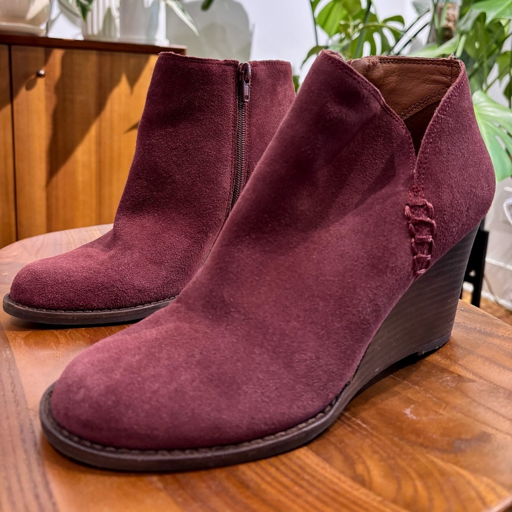 Lucky Brand Yimme Suede Wedge Bootie Size 8.5 Burgundy